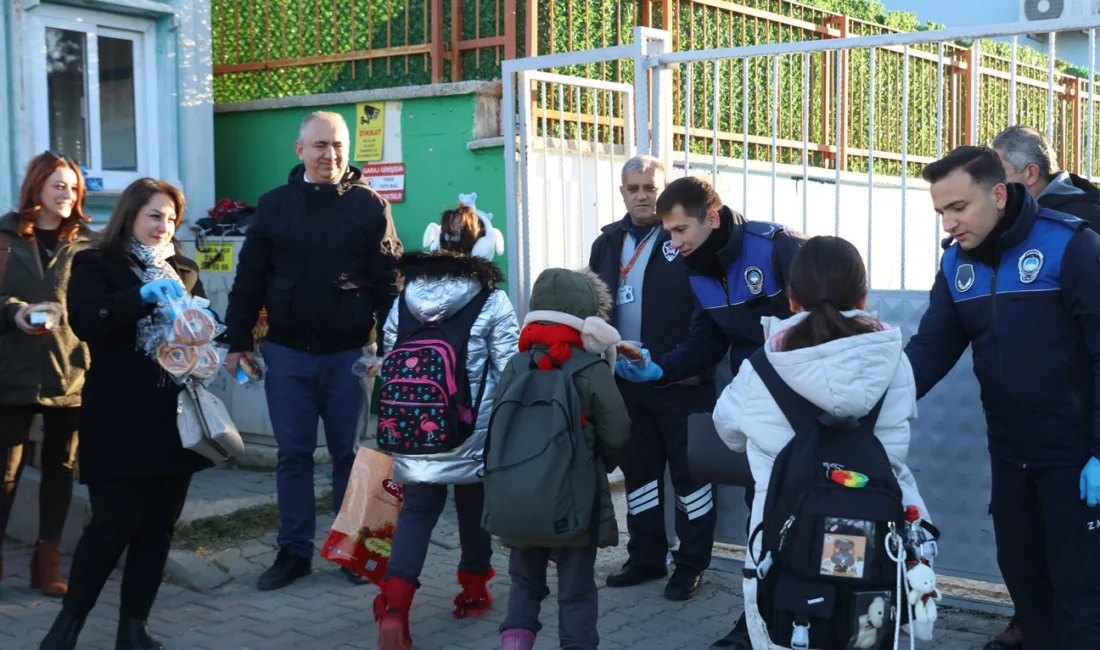 İzmir Güzelbahçe Belediyesi’nin devlet okullarına süt, simit, meyve ve kuruyemişdağıtımına