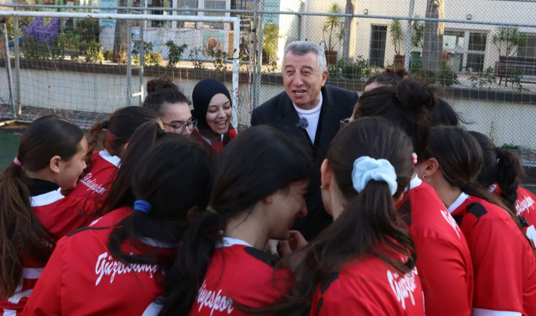 İzmir Güzelbahçe Belediyesi Kız Futbol Takımı, ilk antrenmanına Güzelbahçe Belediye