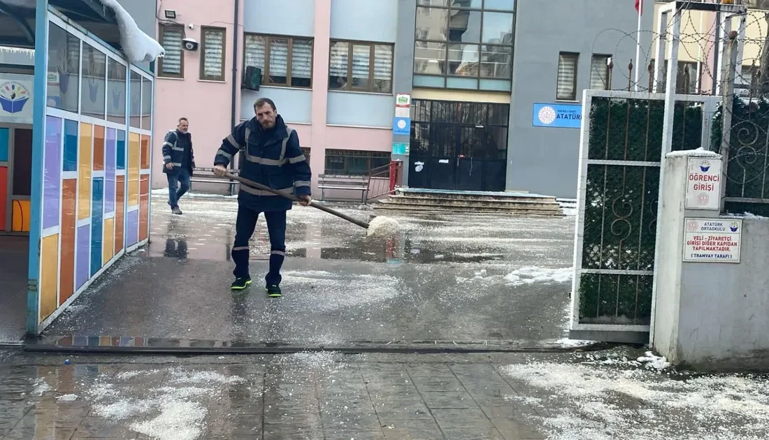 İzmit Belediyesi bugün gerçekleştirilen Milli Savunma Üniversitesi (MSÜ) Askeri Öğrenci