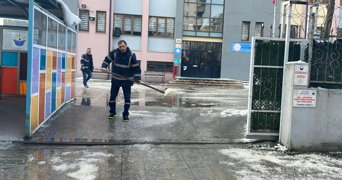 İzmit Belediyesi bugün gerçekleştirilen Milli Savunma Üniversitesi (MSÜ) Askeri Öğrenci