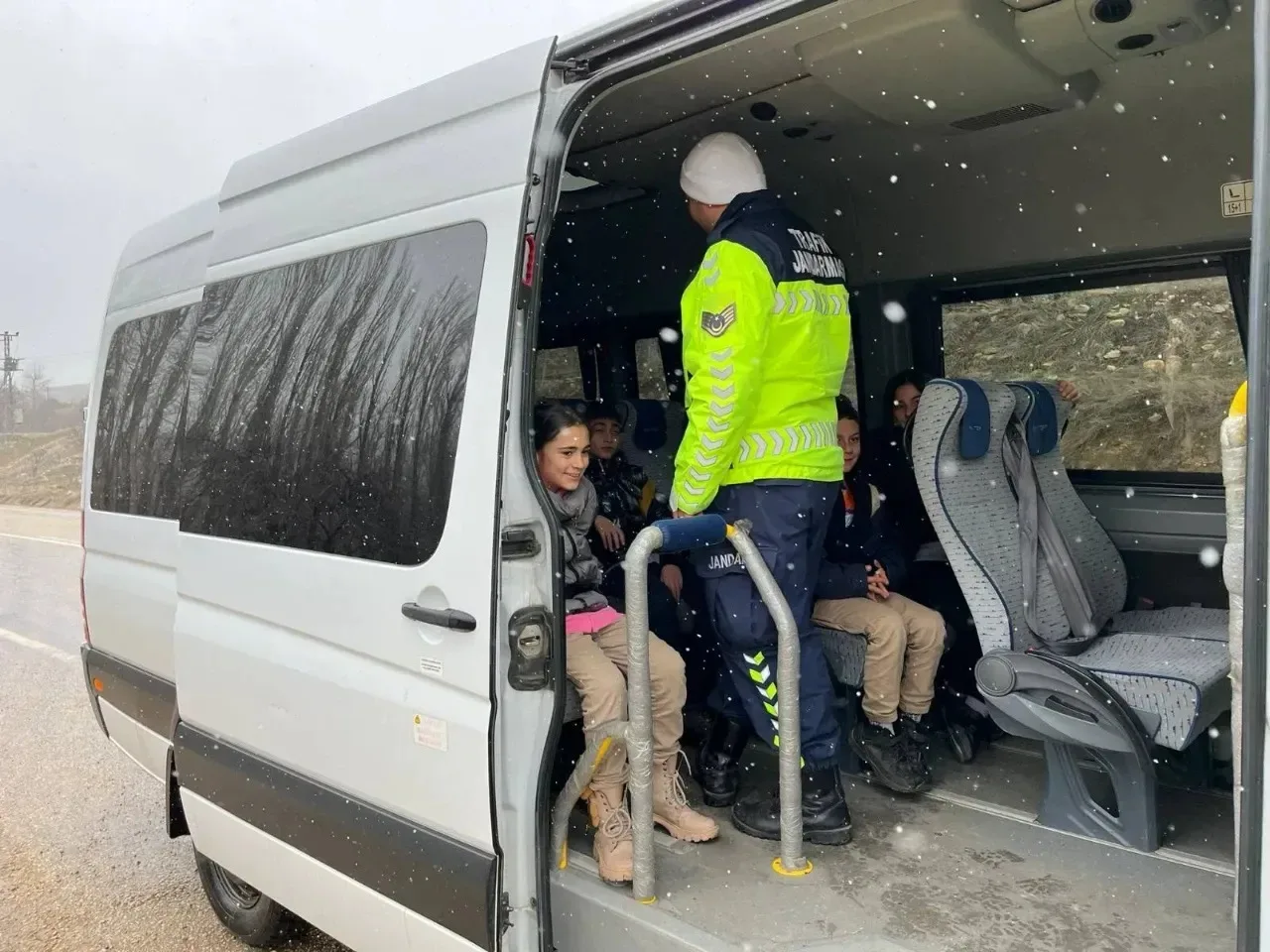 Yozgat’ta Okul Servis Araçlarına Kapsamlı Denetim: Emniyet Kemeri, Hız Sınırı