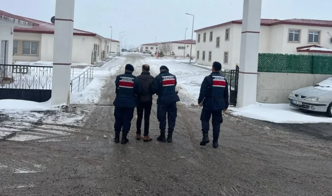 JASAT ekipleri, adli suçlardan aranan şahıslara yönelik gerçekleştirdiği operasyonda iki