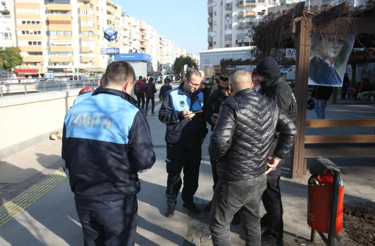 İzmir’de Karabağlar Belediyesi Zabıta Müdürlüğü ekipleri, çevre kirliliğini önlemek için