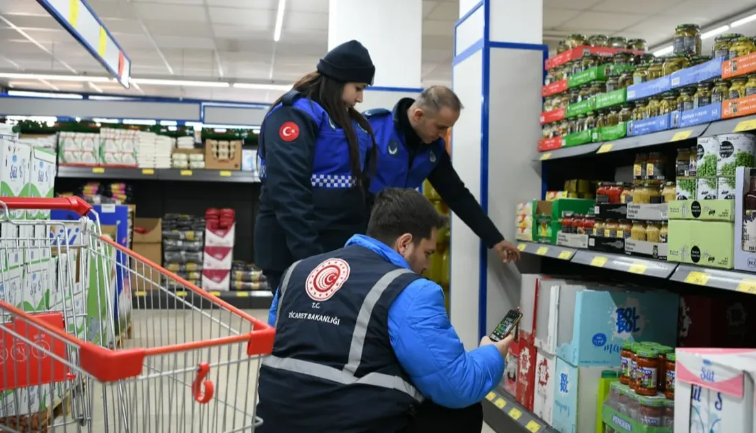 Kocaeli Ticaret İl Müdürlüğü ile Çayırova Belediyesi Zabıta Müdürlüğü ekipleri,