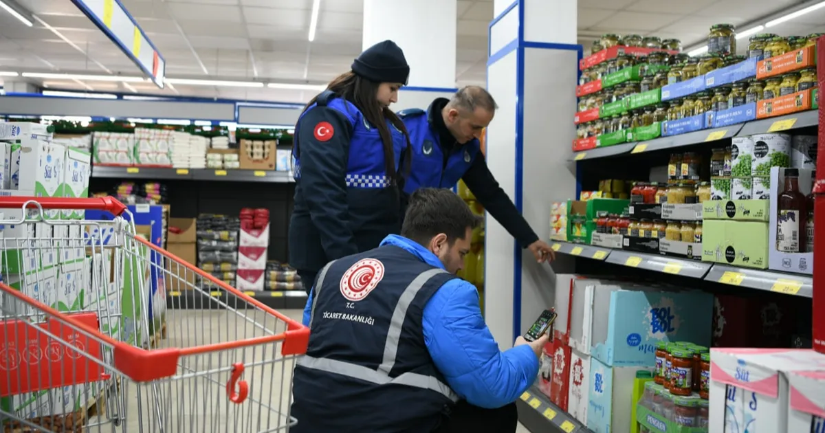 Kocaeli Ticaret İl Müdürlüğü ile Çayırova Belediyesi Zabıta Müdürlüğü ekipleri,