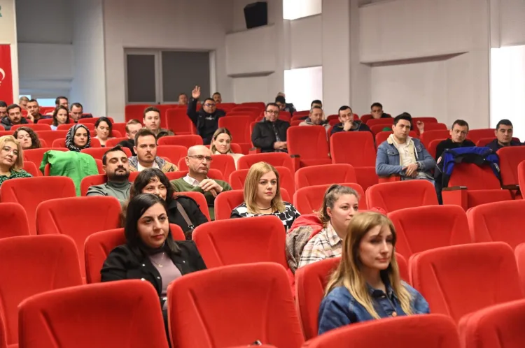 Manisa Büyükşehir Belediyesi, vatandaşlara daha iyi hizmet sunabilmek amacıyla personele