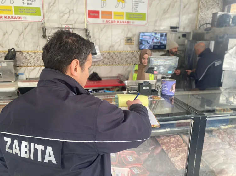 Mardin’in Midyat ilçe Belediyesi Zabıta Müdürlüğü ekipleri, ilçedeki kasap, market,