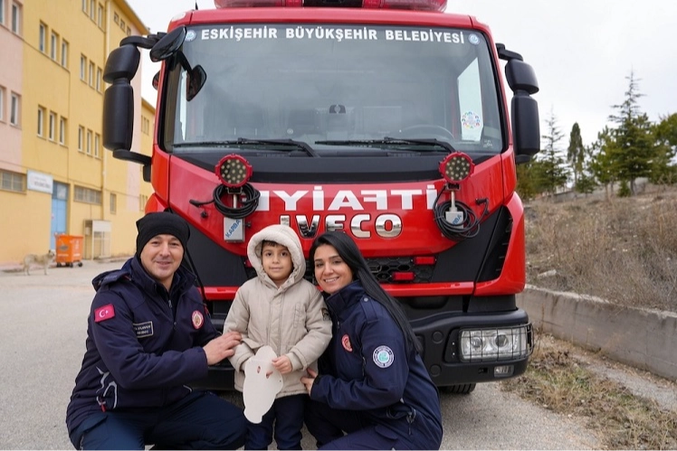 Eskişehir Büyükşehir Belediye Başkanı Ayşe Ünlüce, okuma yazma öğrendikten sonra