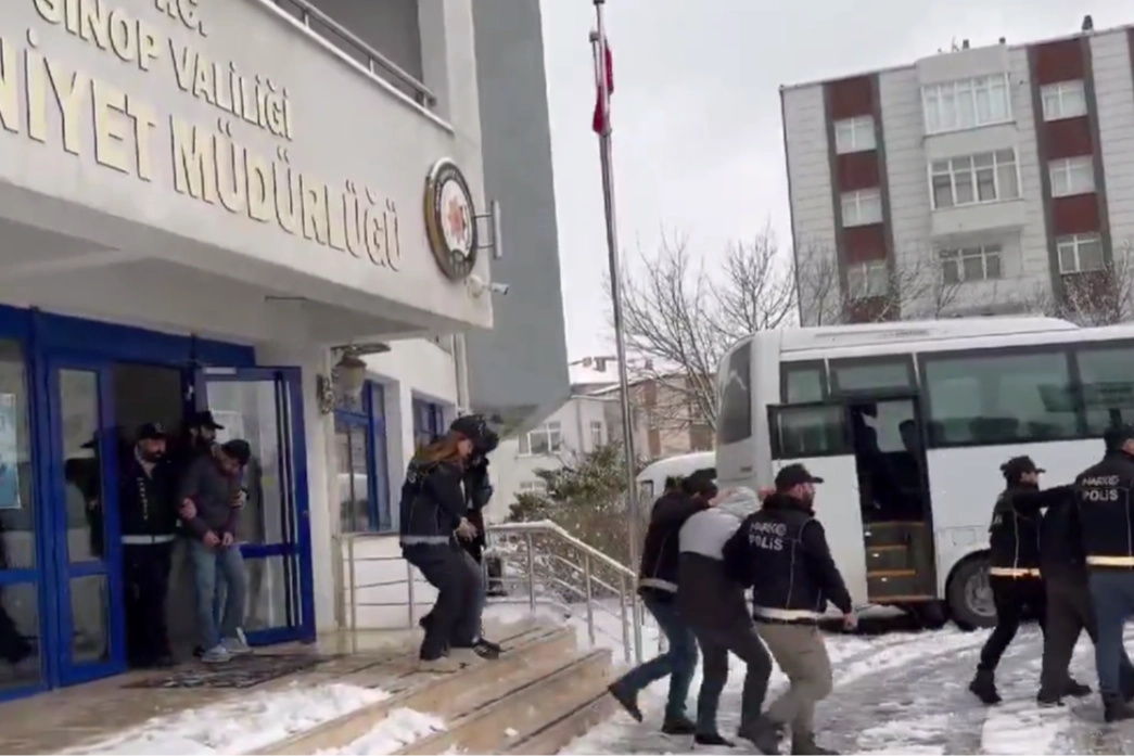 Sinop merkezli 3 ilde elebaşılığını cezaevinde tutuklu bulunan M.C.Ö’nün yaptığı