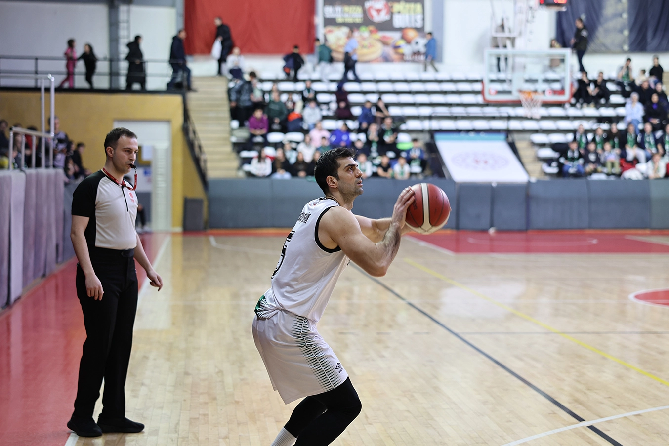 Erkekler Basketbol 2.Ligi’nin 15. Haftasında sahasında BeylikdüzüBasketbol’u konuk eden Büyükşehir