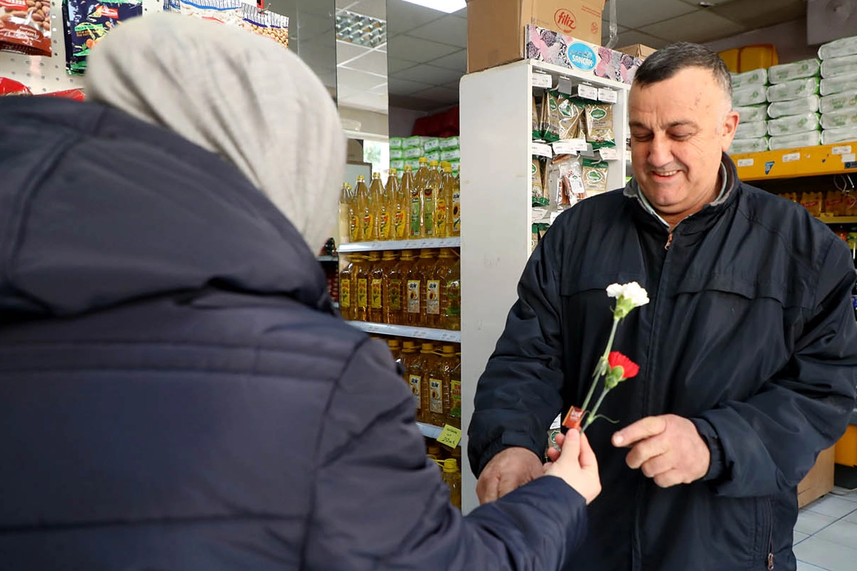 Sakarya Büyükşehir Belediyesi, Berat Kandili’nde Pamukova ilçesinde cadde ve sokaklarda