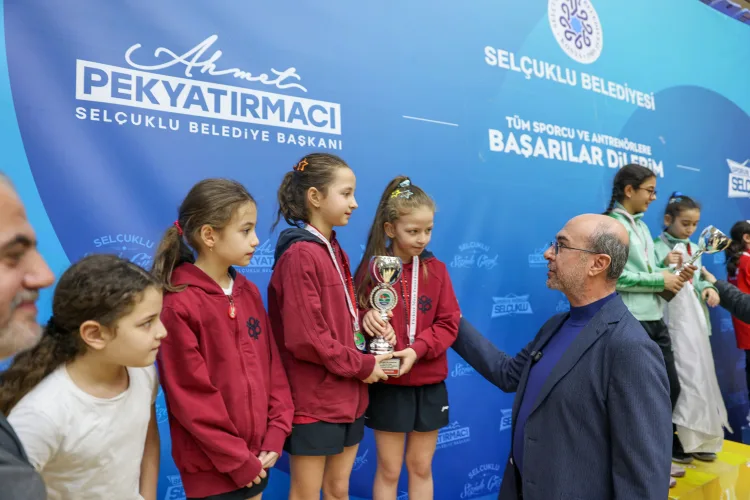 Konya Selçuklu Belediyesi ev sahipliğinde düzenlenen ‘Masa Tenisi Minikler Bölge