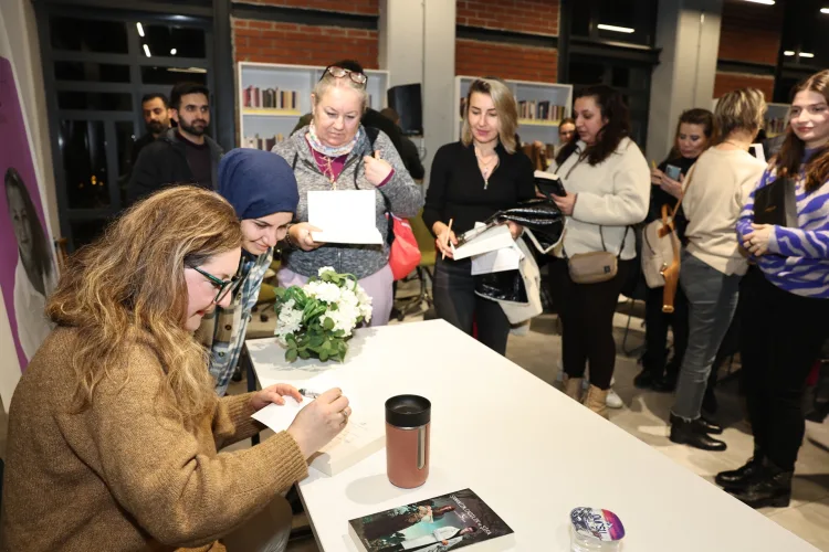 Bursa Nilüfer Belediyesi’nin düzenlediği “Tematik Buluşmalar” söyleşisinde, tarihçi-yazar Ceren Sungur,