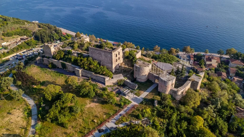 İstanbul’a giderken ya da dönüş yolunda pek çok kişinin sadece