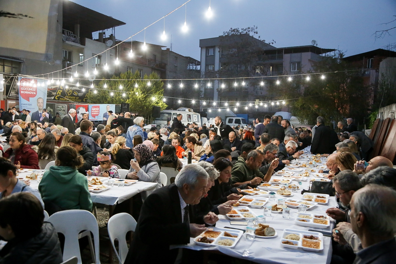 İzmir Bornova Belediyesi, Ramazan ayı boyunca her gün 1.000 kişiye