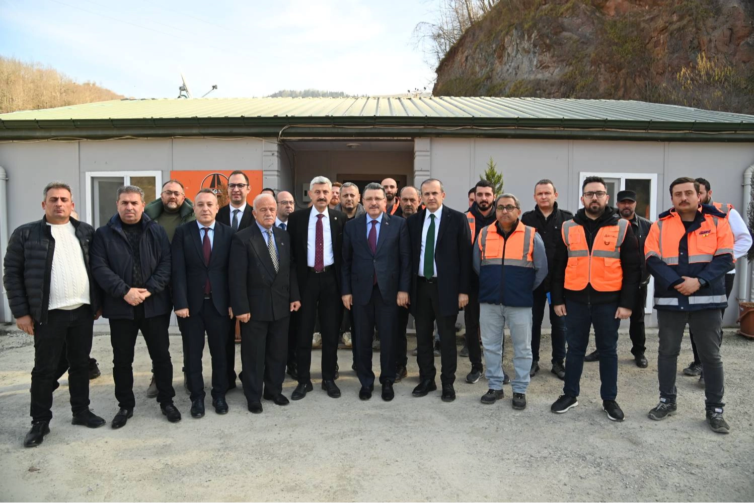 Trabzon Büyükşehir Belediye Başkanı Ahmet Metin Genç, Trabzon ile Bayburt’u