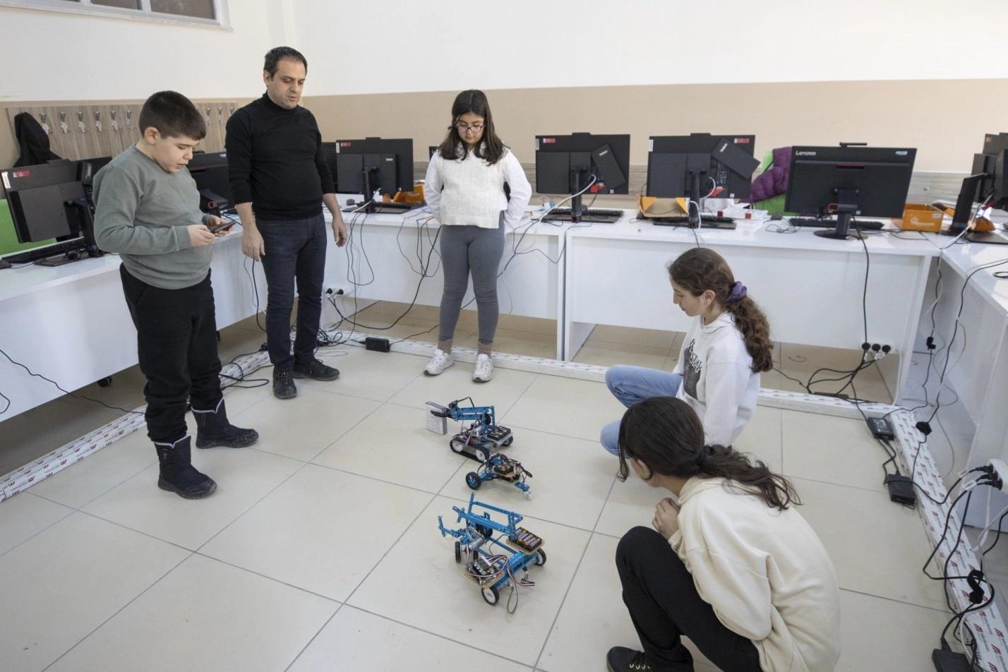 Tunceli Hacı Bektaş Veli Bilim ve Sanat Merkezi’nde robotik kodlama