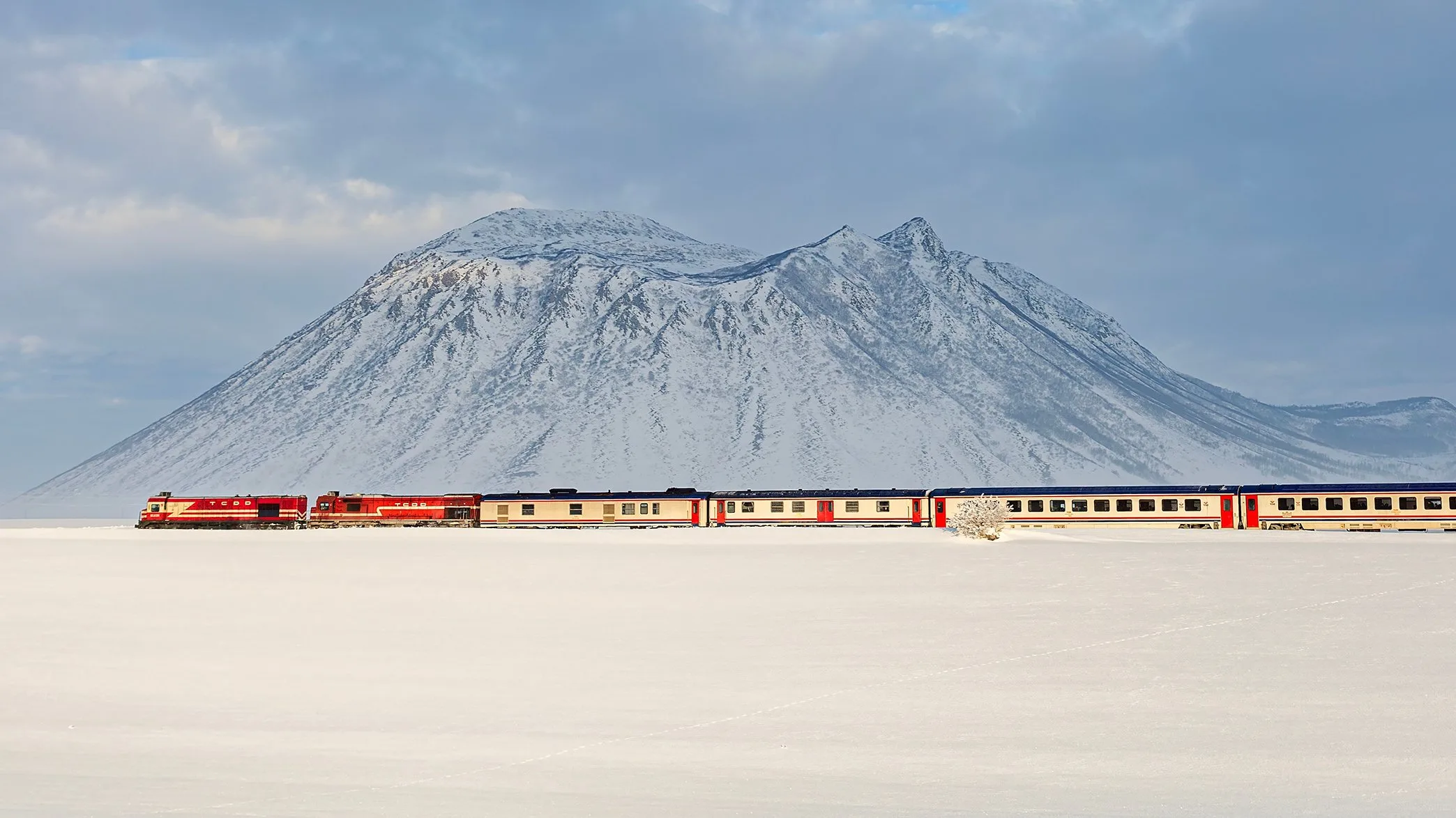 Van Gölü Ekspresi, sadece bir tren yolculuğu değil, doğanın sunduğu