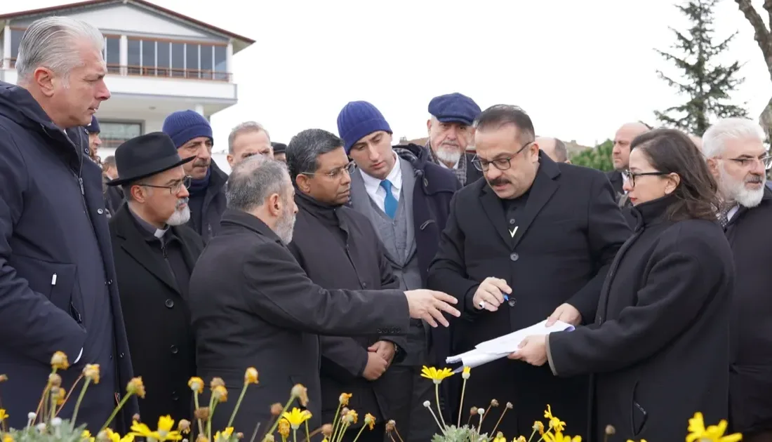 Bursa’da İznik Belediye Başkanı Kağan Mehmet Usta Vatikan’dan gelen heyeti