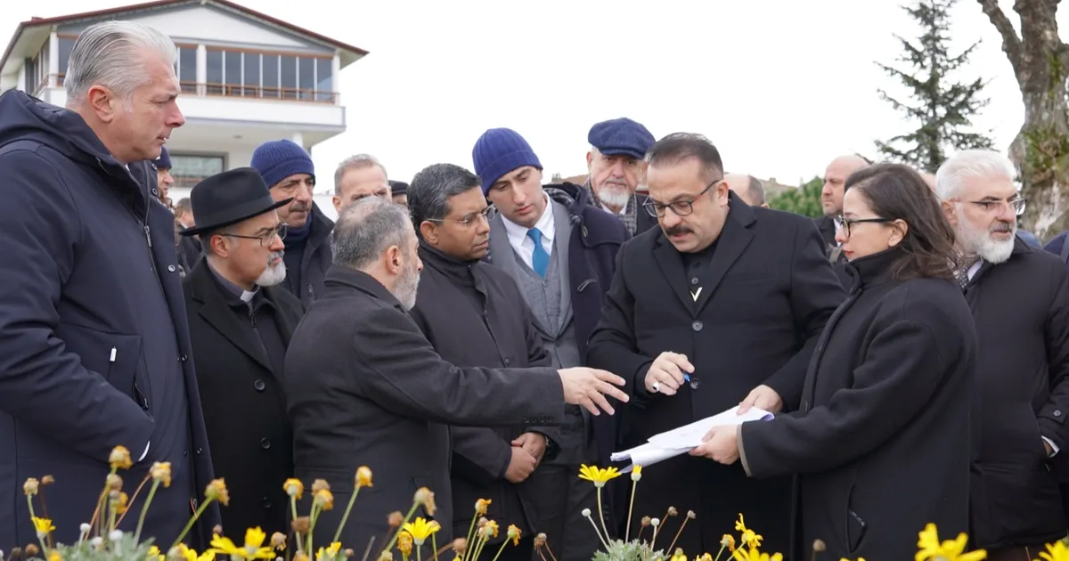 Bursa’da İznik Belediye Başkanı Kağan Mehmet Usta Vatikan’dan gelen heyeti