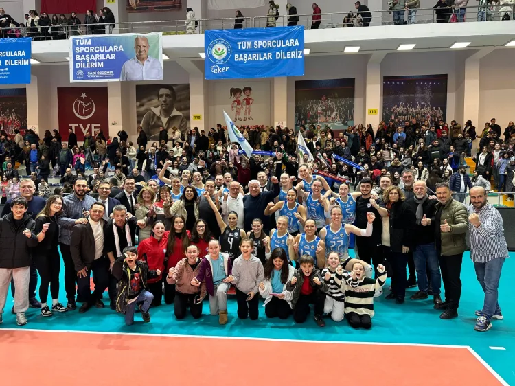 Bursa’da Nilüfer Belediyespor Eker Kadın Voleybol Takımı, sahasında konuk ettiği