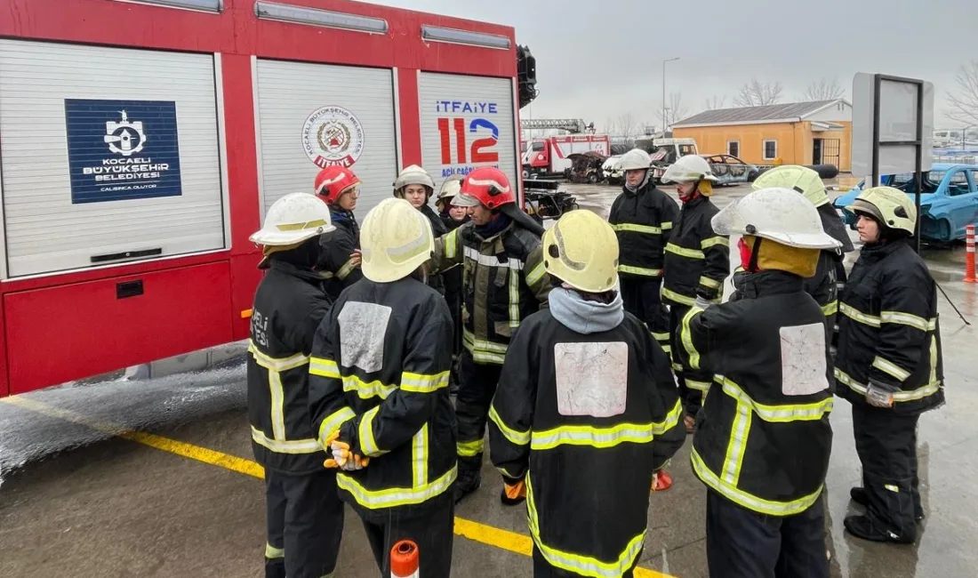 Kocaeli İtfaiyesi, Yeditepe Üniversitesi Arama Kurtarma Kulübü öğrencilerine gönüllü itfaiyecilik