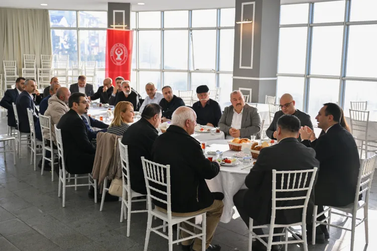 İzmir’de Bornova Belediye Başkanı Ömer Eşki, ilçedeki Alevi derneklerinin temsilcileriyle