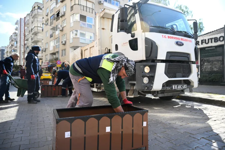 İzmir’de Bornova Belediyesi, Zafer Caddesi’nde trafik akışını düzenlemek ve düzensiz