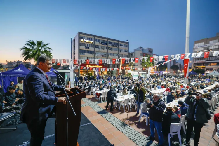 İzmir Büyükşehir Belediye Başkanı Dr. Cemil Tugay, İzmir Büyükşehir Belediyesi