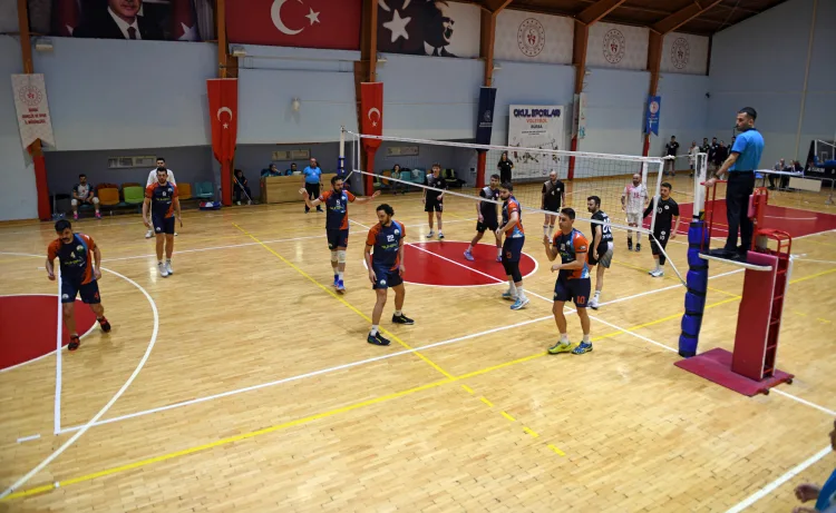 Erkekler Voleybol Bölgesel Ligi Bursa Grubu’nda mücadele eden Osmangazi Belediyespor,