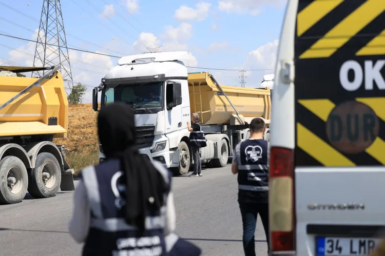 İstanbul’da hazı hafriyat kamyonu sürücülerinin gerçekleştirdiği ve şehir içi trafik