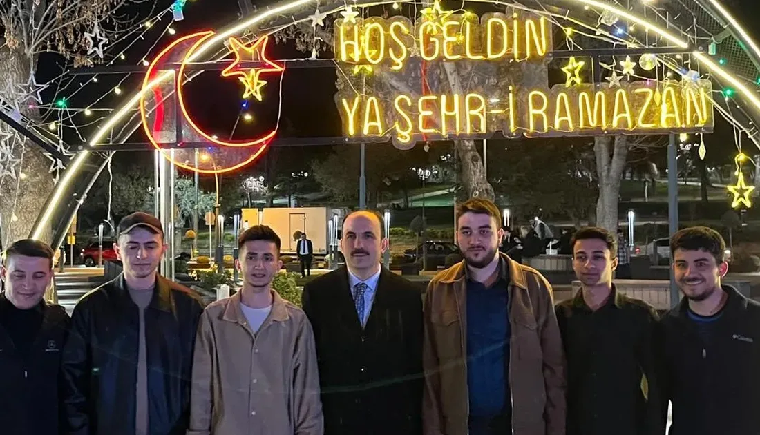 Konya Büyükşehir Belediye Başkanı Uğur İbrahim Altay, teravih namazı sonrası