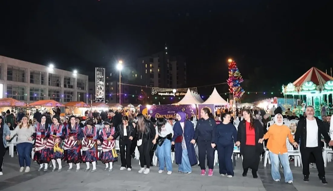 Bursa Nilüfer Belediyesi’nin düzenlediği Nilüfer Ramazan Sokağı etkinliklerine Trabzon Gecesi