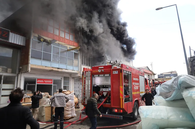 Sakarya Büyükşehir Belediyesi, Serdivan ASEM Mobilyacılar Çarşısı’nda yaşanan yangın olayıyla