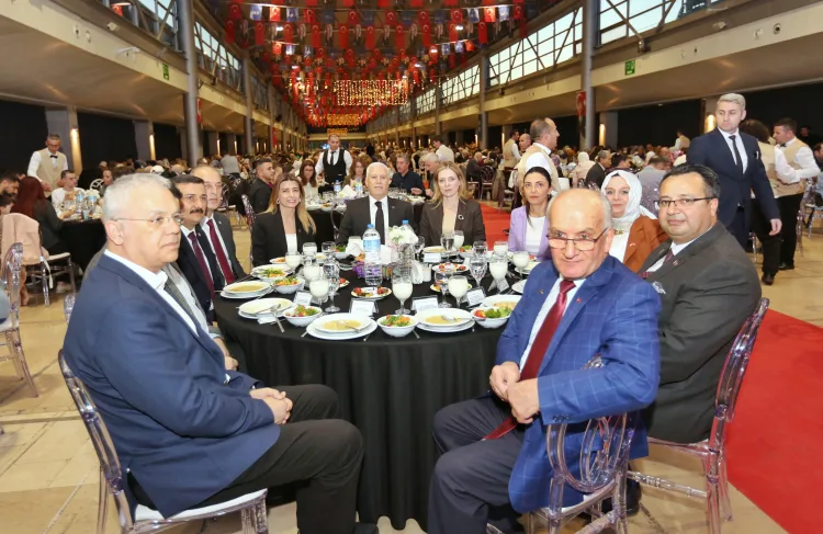 Bursa Büyükşehir Belediyesi tarafından düzenlenen iftar programında şehit aileleri ve