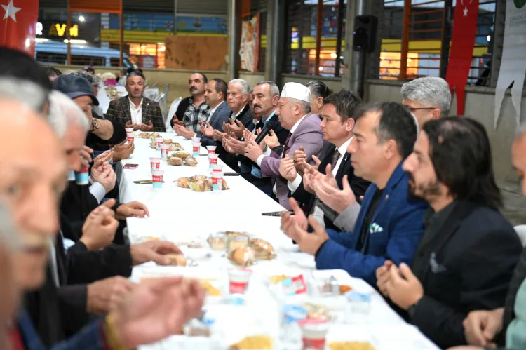 Bursa Osmangazi Belediye Başkanı Erkan Aydın, Ramazan ayında ilçedeki vatandaşları