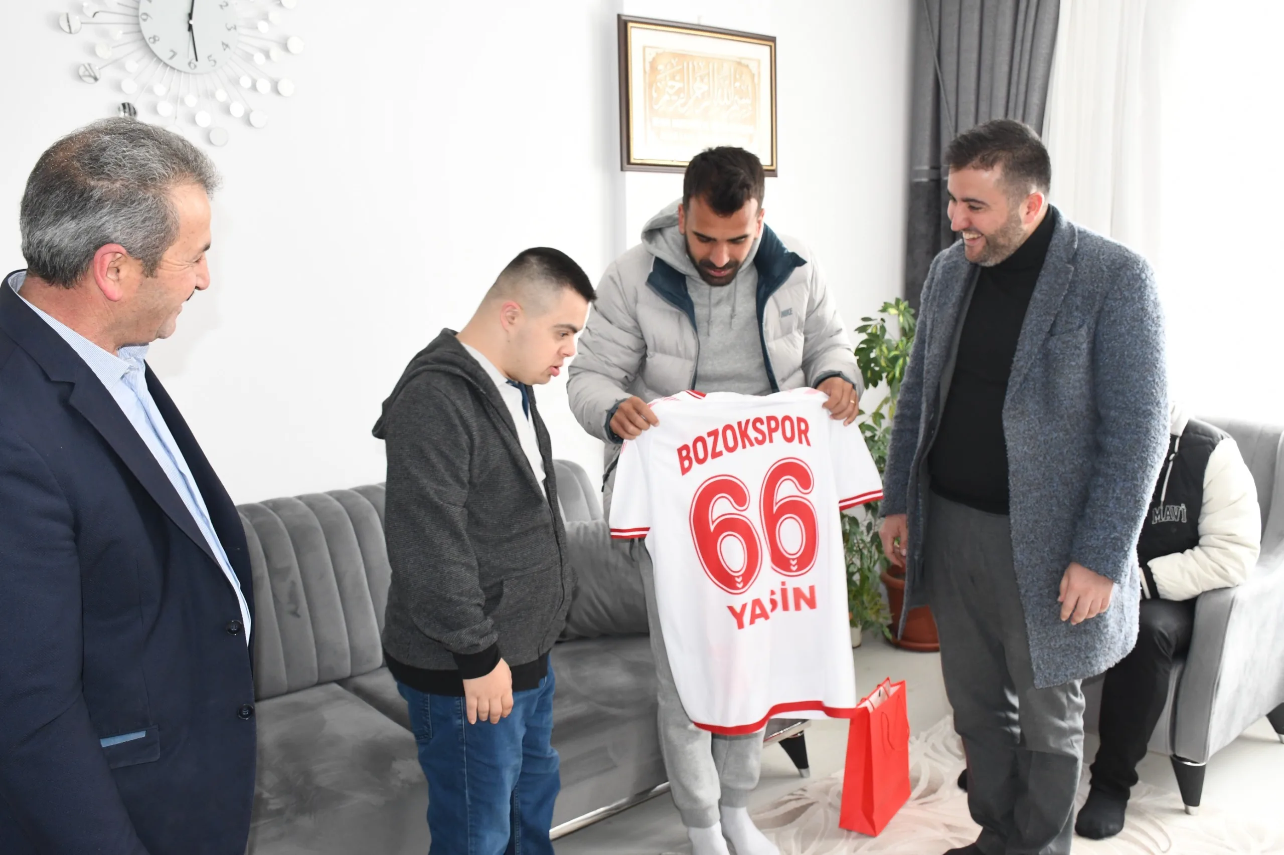 Yozgat Şehir Hastanesi Başhekimi Mustafa Kozan ve Bozokspor futbolcusu Mert