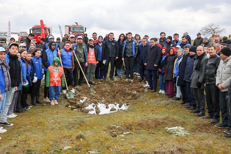 Bilecik’in Söğüt ilçesinde 21-26 Mart Orman Haftası kapsamında düzenlenen fidan