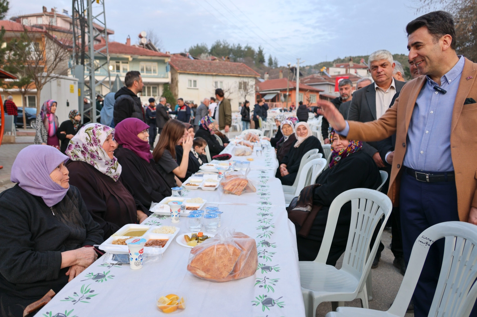 Bilecik Valisi Şefik Aygöl, Ramazan’ın manevi atmosferini vatandaşlarla paylaşmak adına