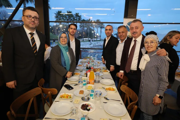 Kocaeli Kent Konseyi’nin iftarına konuk olan Kocaeli Büyükşehir Belediye Başkanı