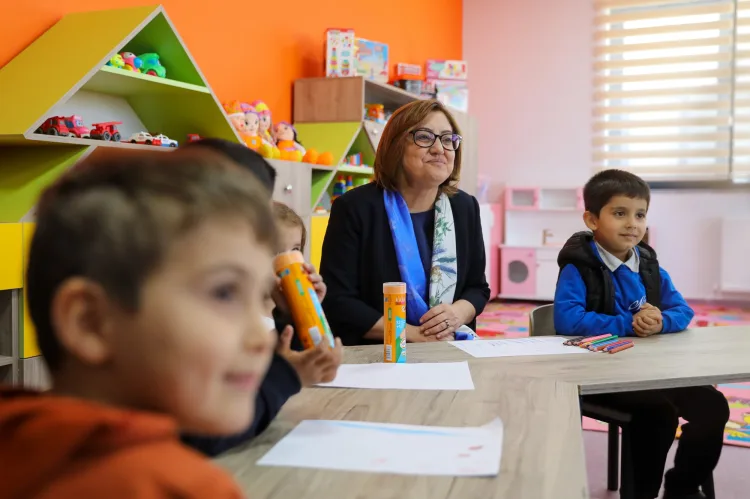 Gaziantep Büyükşehir Belediyesi, çalışan ailelere destek olmak amacıyla gece kreşleri