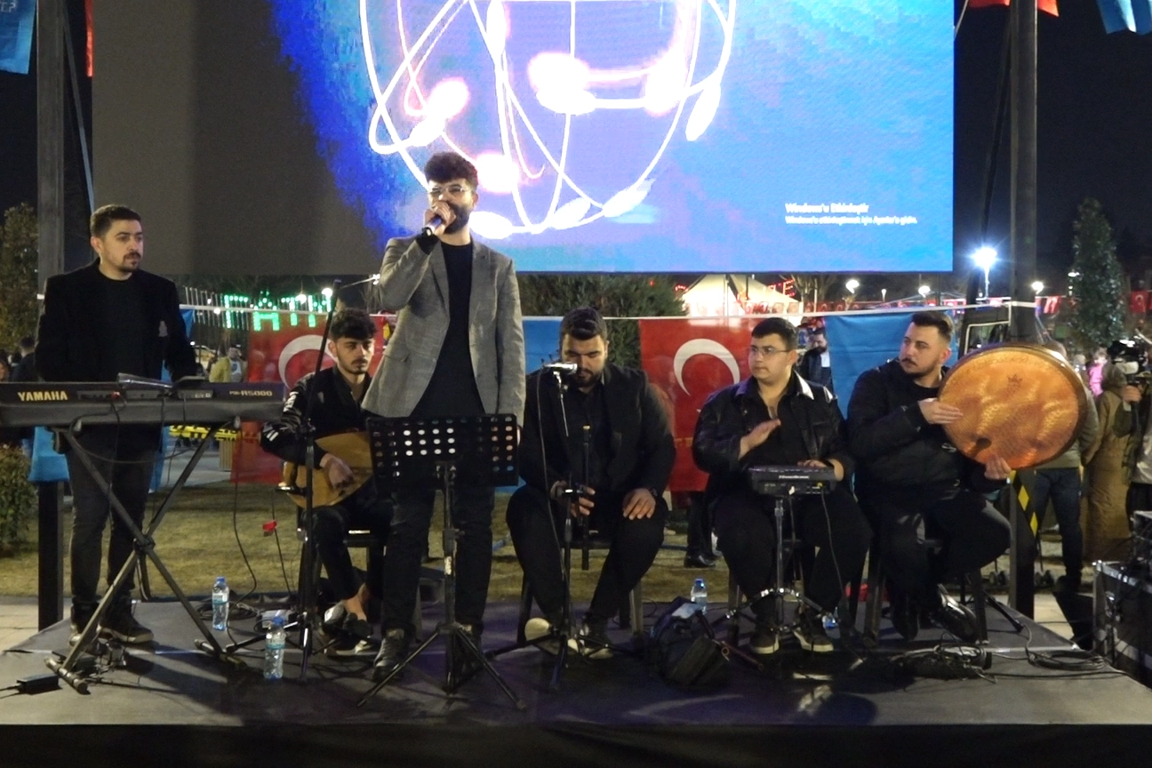 Gaziantep Büyükşehir Belediyesi’nin Festivaller Park’ına kurduğu Ramazan Sokağı etkinliklerle dolup