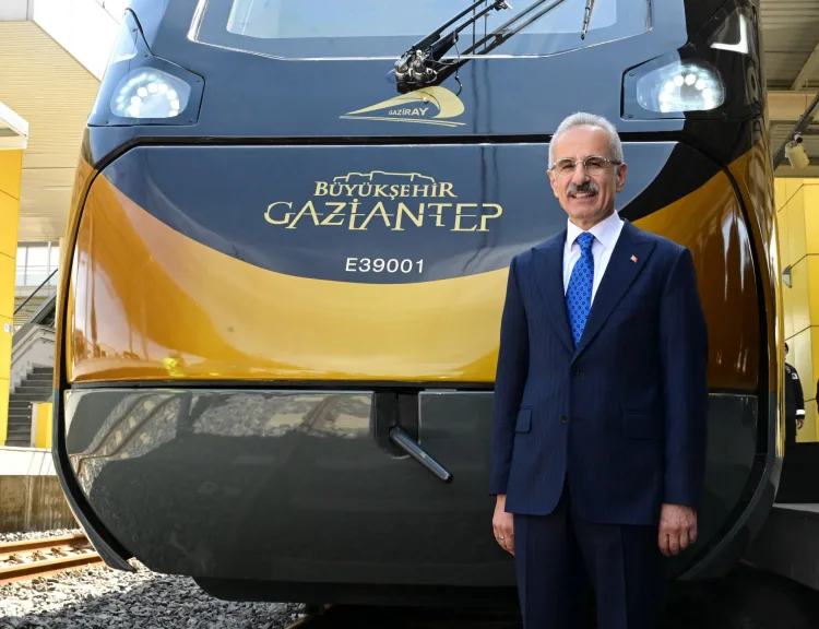 Gaziray’da kullanılacak ilk Milli Banliyö Tren Setinin teslim töreninde ilk