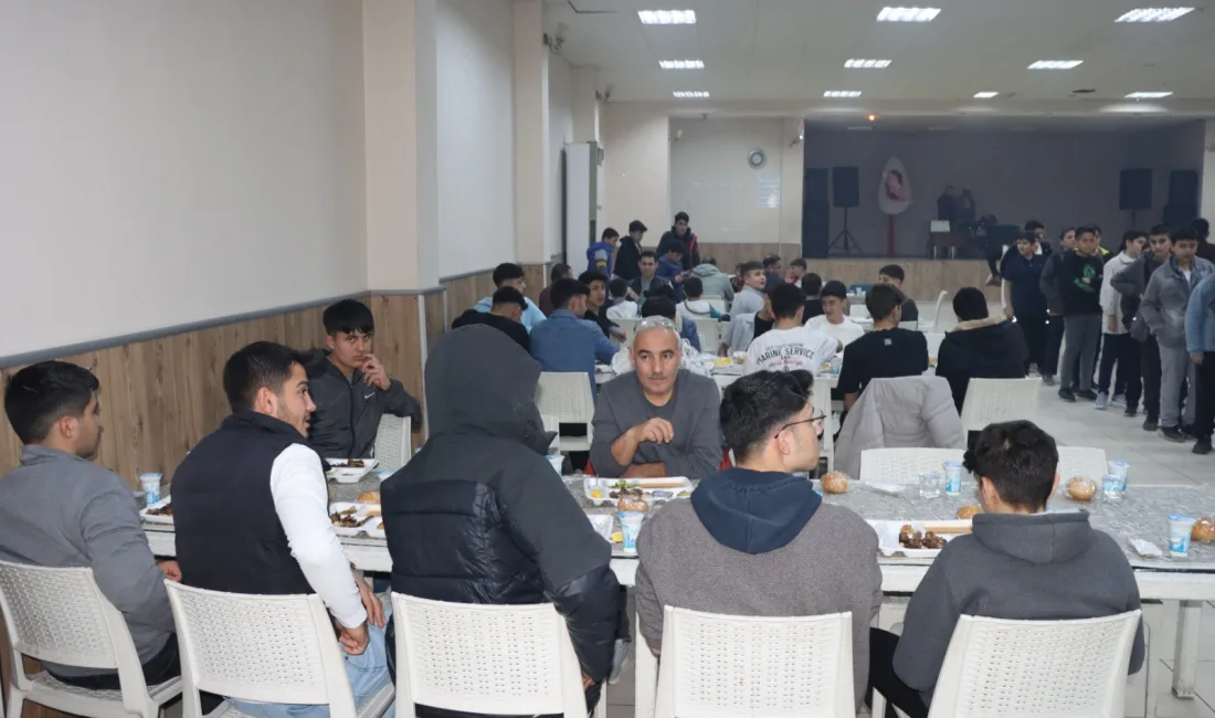 Yerköy’de imam hatip ortaokulu ve lisesi öğrencileri için düzenlenen iftar