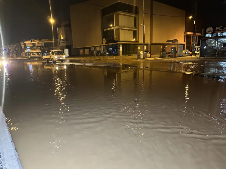 Düzce’de il merkezi Çoban mevkiinde içme suyu hattı ana şebekesinde