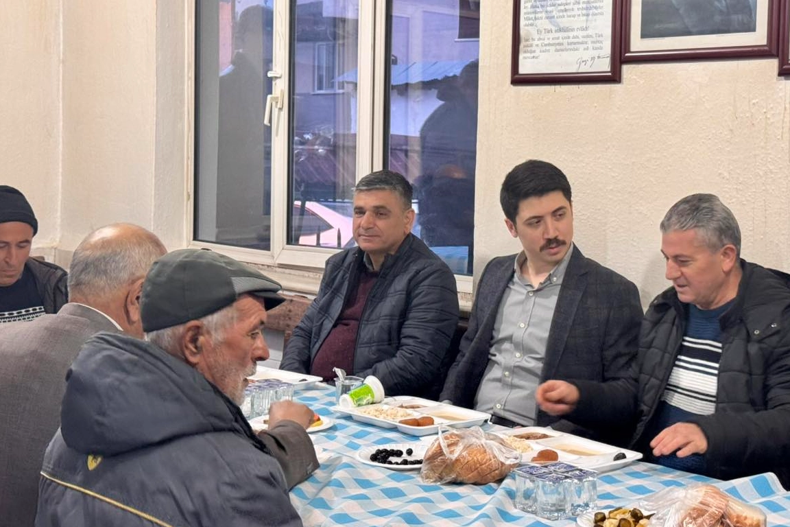 Bilecik’in Pazaryeri Kaymakamı Ahmed Tayyib Kahraman, ilçeye bağlı Küçükelmalı köyünde