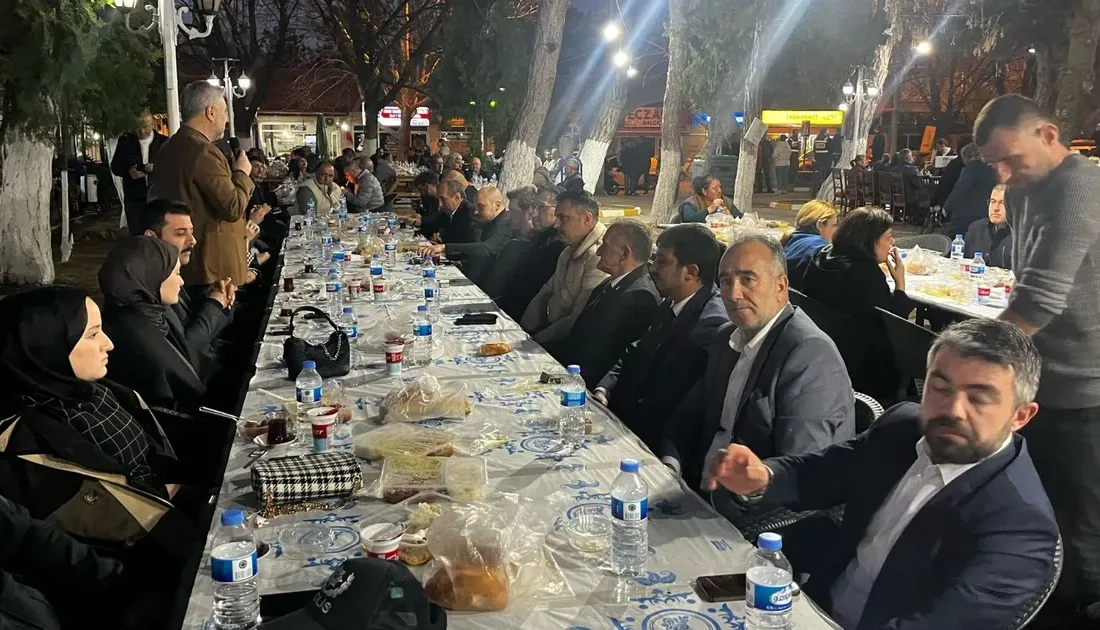 Kırklareli’nin Pehlivanköy ilçesinde yerel belediyenin düzenlediği iftar programında Ramazan ayının