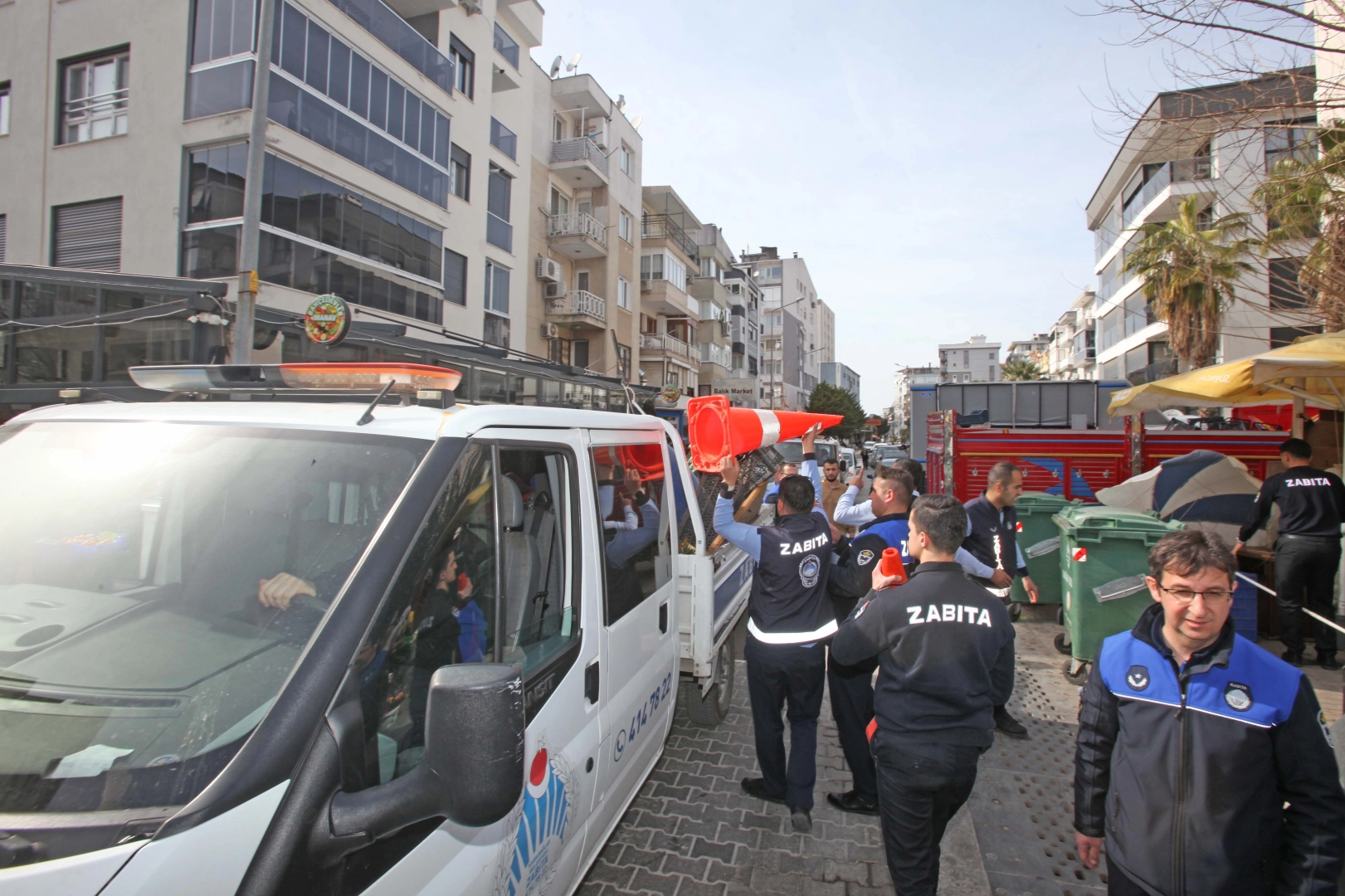 Konya Karabağlar Belediyesi, vatandaşların güvenli ve rahat bir şekilde kaldırımları