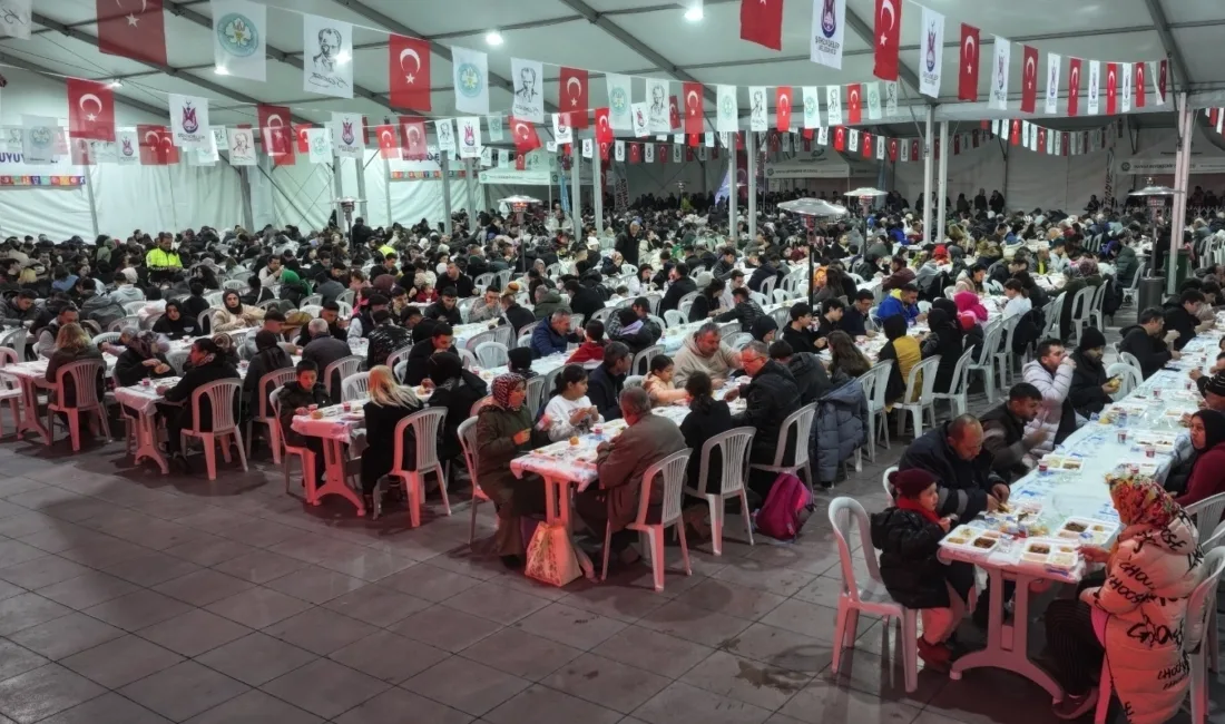 Manisa Büyükşehir Belediyesi, Ramazan ayının ilk gününde Cumhuriyet Meydanı, Eski