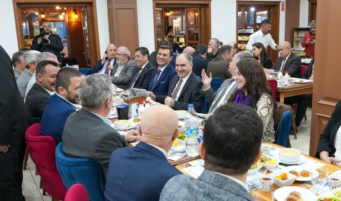 Manisa Büyükşehir Belediye Meclisi’nin Mart ayı toplantısının ardından meclis üyeleri,